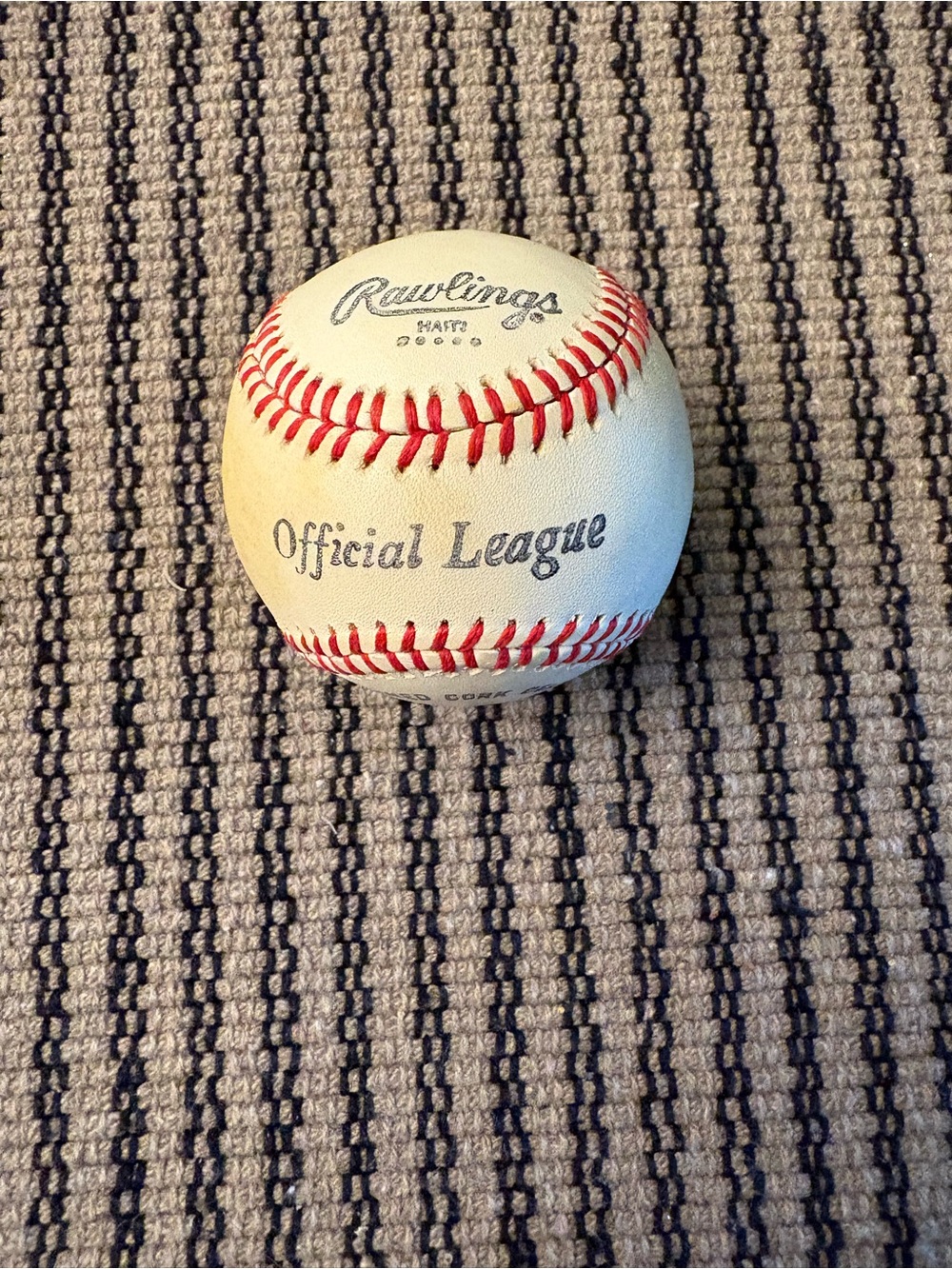 Rawlings White Baseball signed by Willie Randolph at the Cross Keys Inn